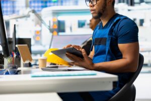facilities manager using CMMS technology for planned maintenance 